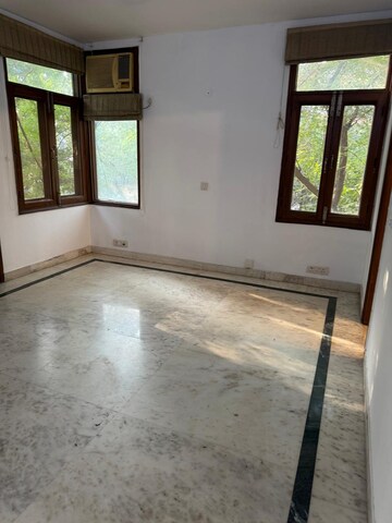 Room in 4 BHK Builder Floor at Greater Kailash ii – for Rent