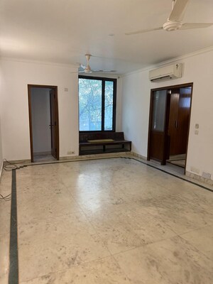 Room in 4 BHK Builder Floor at Greater Kailash ii – for Rent