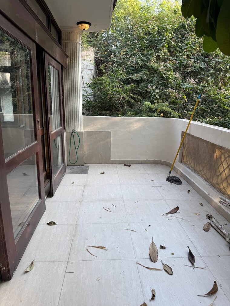 Balcony, greater kailash ii 4 Bedroom 600 Sq.Yd. Builder Floor In Greater Kailash ii Delhi 9475146