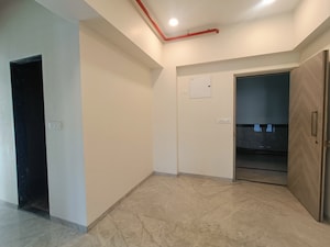 Room in 5 BHK Apartment at Marine Lines – for Sale