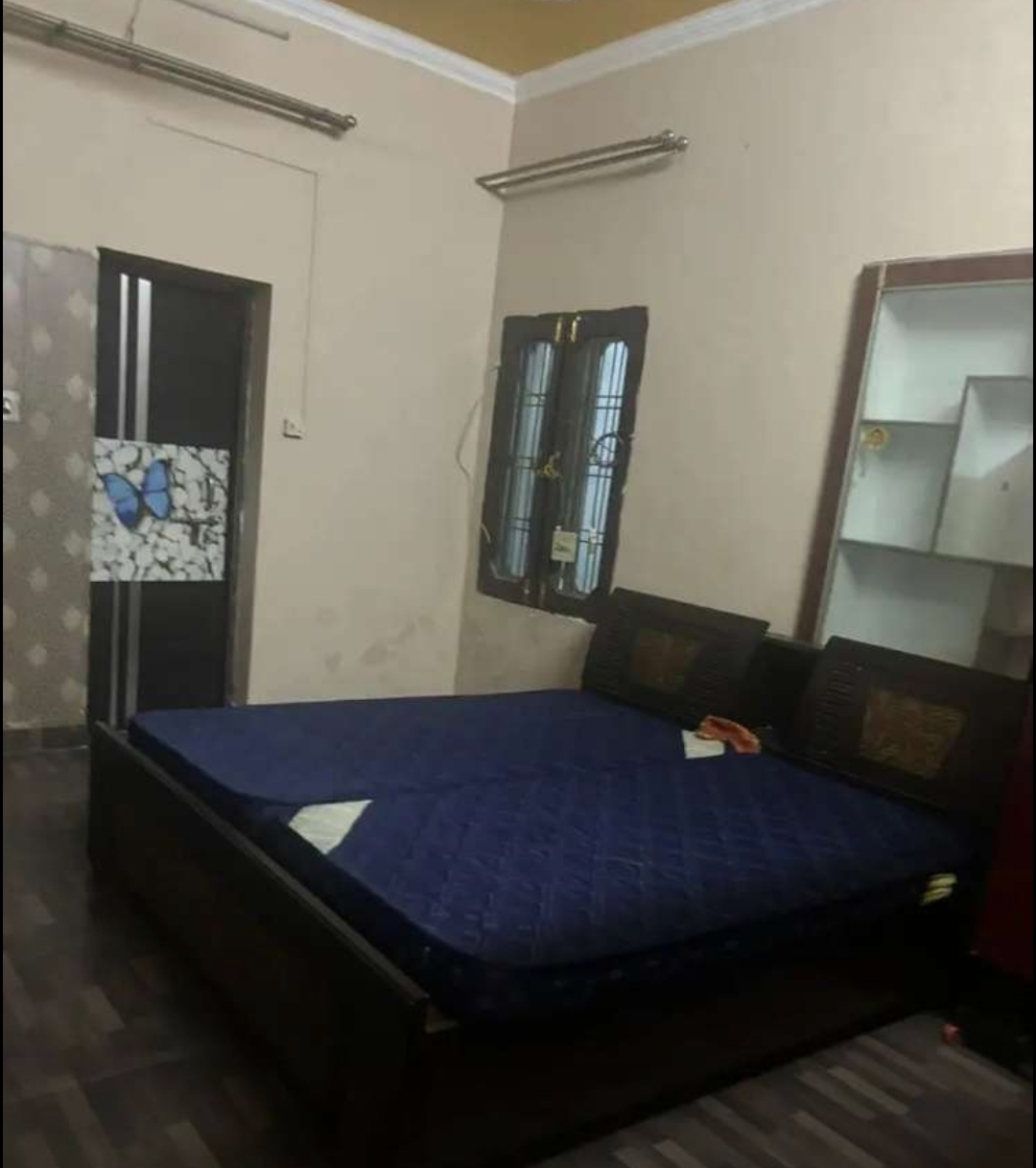 2 BHK + Extra Room Apartment For Rent in Hazaratganj Chauraha 