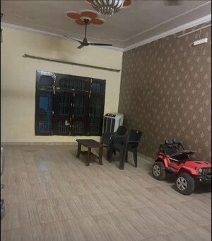Room in 2 BHK Apartment at Hazratganj – for Rent