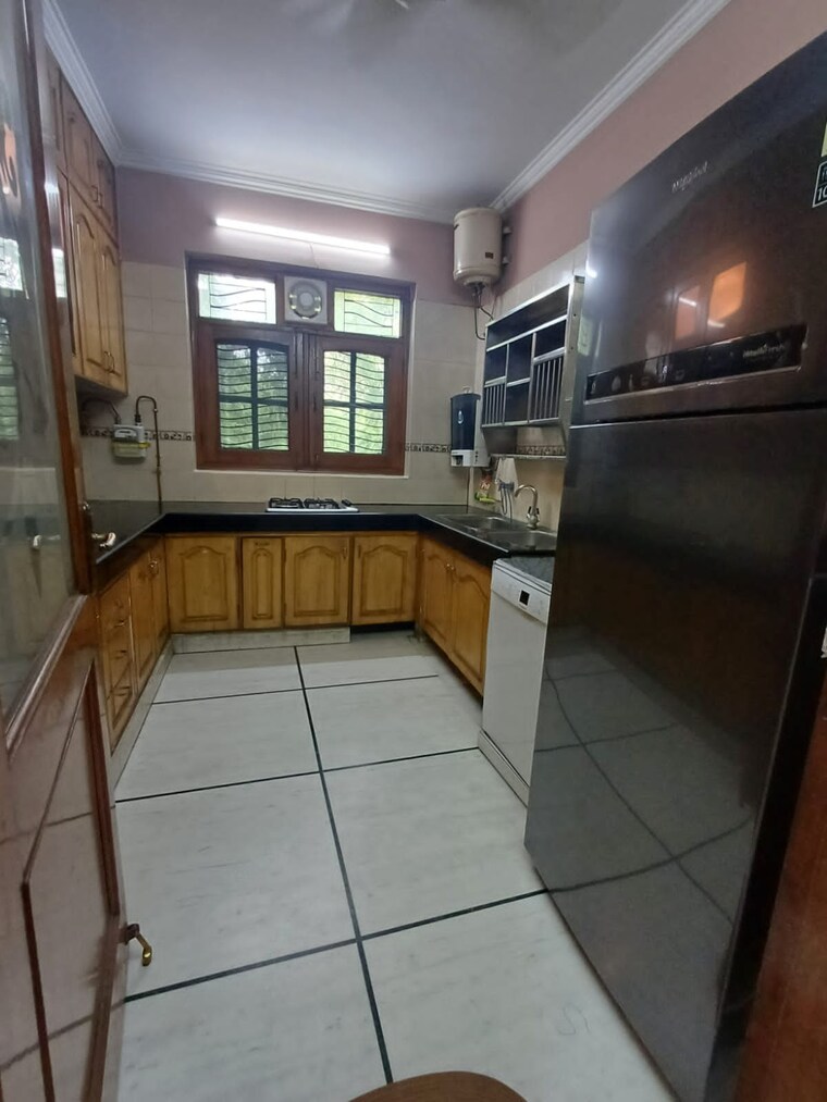 Kitchen, greater kailash part 3 3 Bedroom 217 Sq.Yd. Builder Floor In Greater Kailash Part 3 Delhi 9475257