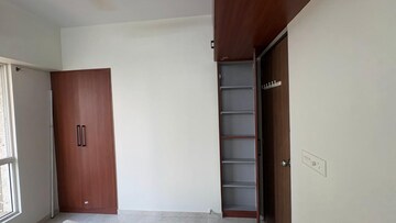 Room in 2 BHK Apartment at Lodha Amara, Kolshet Road – for Rent