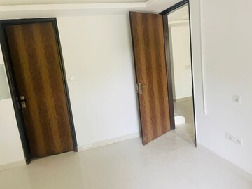 Room in 2 BHK Builder Floor at Sector 45 – for Rent