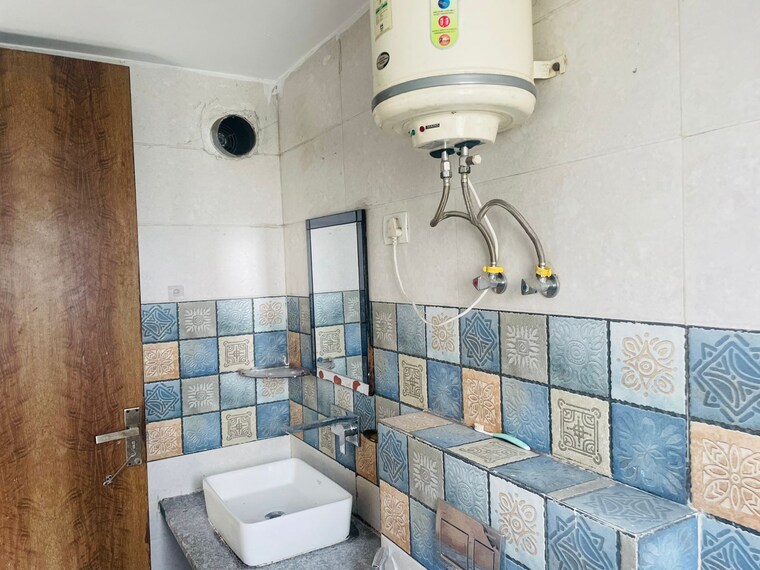 Bathroom, sector 45 2 Bedroom 1350 Sq.Ft. Builder Floor In Sector 45 Gurgaon 9475344