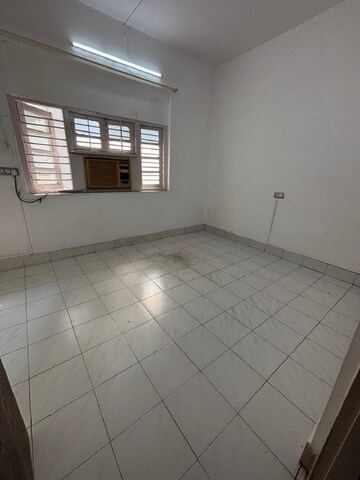 1 BHK Apartment For Rent in Khar West