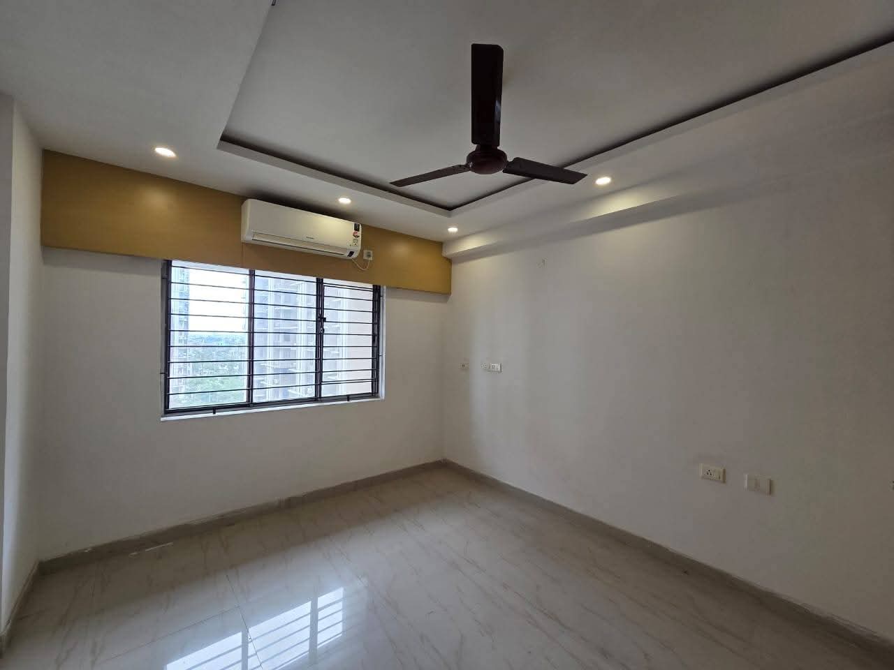 2 BHK Apartment For Sale in Platinum Esquare
