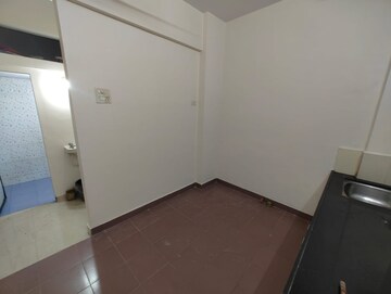 Room in 1 RK Apartment at Satyam CHS Naupada, Naupada – for Rent