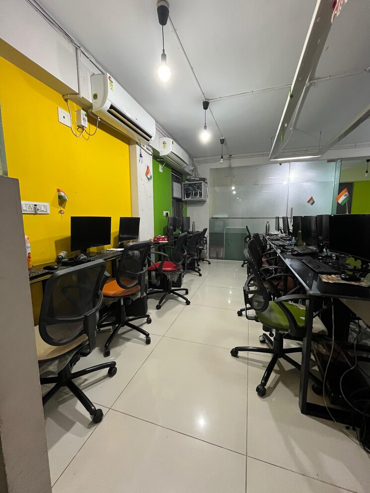 Gym, vijay char rasta Commercial Office Space 1050 Sq.Ft. In Vijay Char Rasta Ahmedabad 9475461