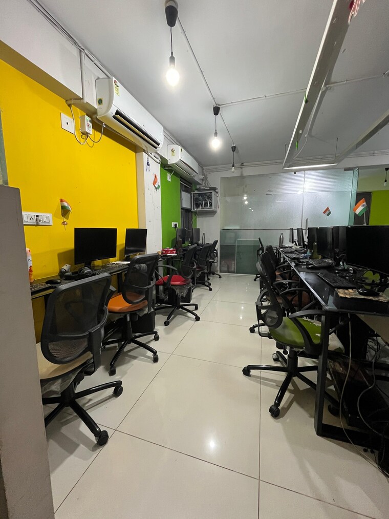 Gym, vijay char rasta Commercial Office Space 1050 Sq.Ft. In Vijay Char Rasta Ahmedabad 9475461