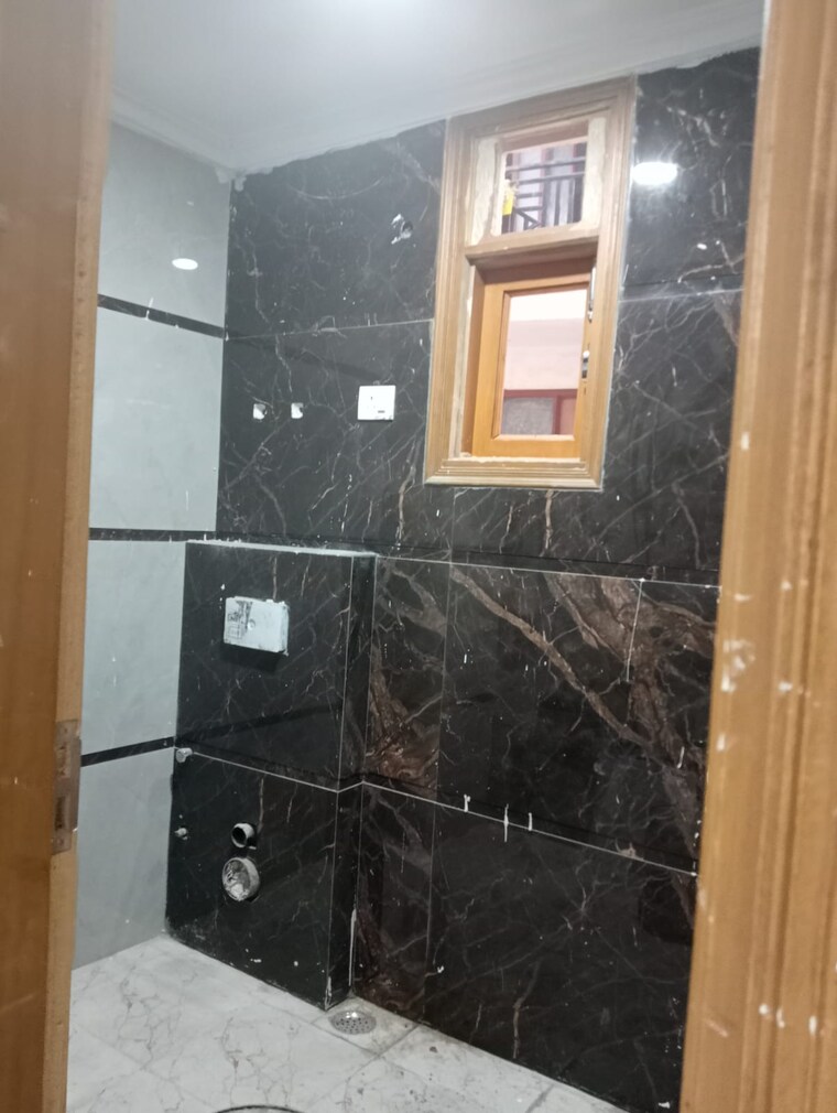 Bathroom, malviya nagar 3 Bedroom 1100 Sq.Ft. Builder Floor In Malviya Nagar Delhi 9475503