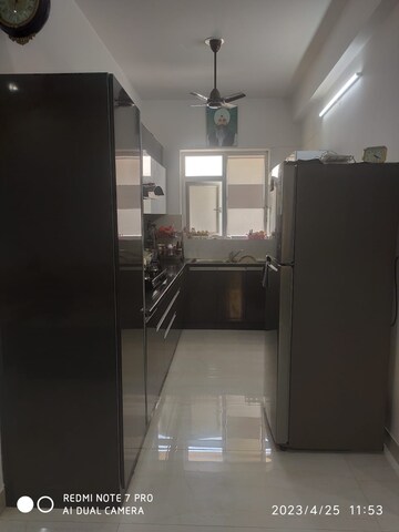 Kitchen in 3 BHK Apartment at Shiva Motia Huys, Pir Machalla – for Rent