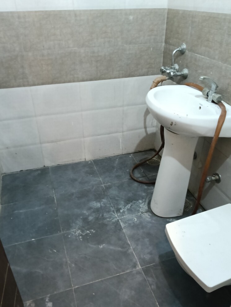 Bathroom, dhakoli 2 Bedroom 1098 Sq.Ft. Apartment In Dhakoli Zirakpur 9476061