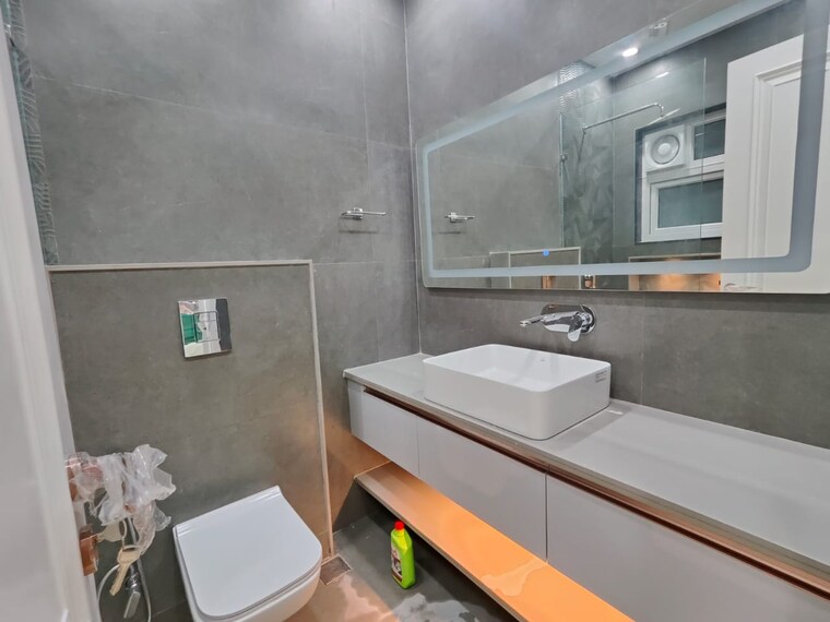 Attached Bathroom, greater kailash ii 3 Bedroom 250 Sq.Yd. Builder Floor In Greater Kailash ii Delhi 9475568