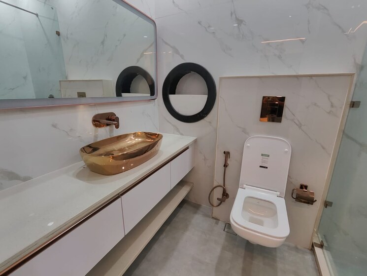 Bathroom, greater kailash ii 3 Bedroom 250 Sq.Yd. Builder Floor In Greater Kailash ii Delhi 9475568