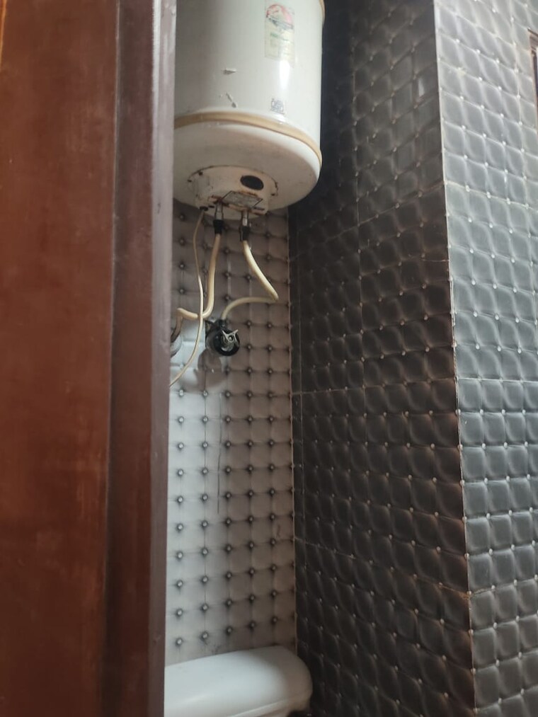 Bathroom, malviya nagar 1 Bedroom 450 Sq.Ft. Builder Floor In Malviya Nagar Delhi 9475578