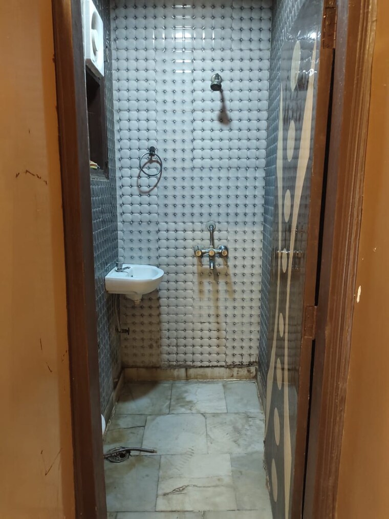 Bathroom, malviya nagar 1 Bedroom 450 Sq.Ft. Builder Floor In Malviya Nagar Delhi 9475578
