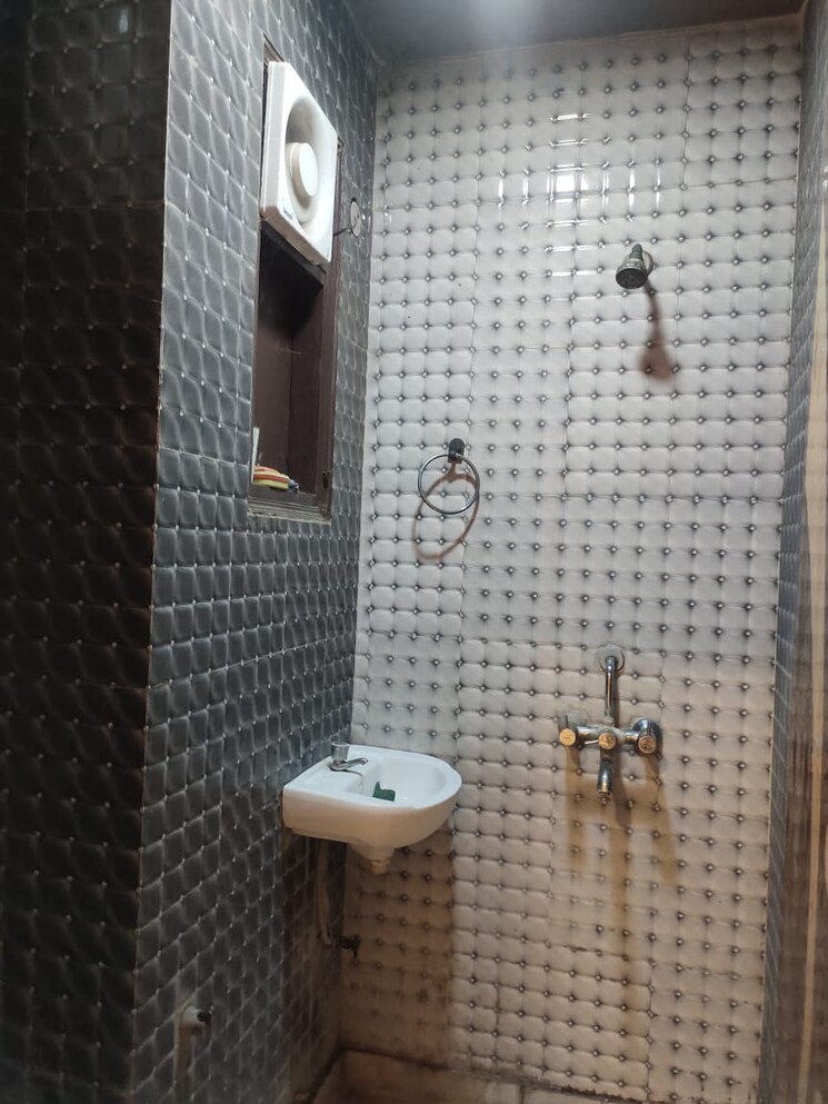 Bathroom, malviya nagar 1 Bedroom 450 Sq.Ft. Builder Floor In Malviya Nagar Delhi 9475578