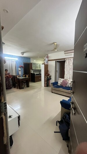 Team Area in 2 BHK Apartment at Kothrud – for Rent