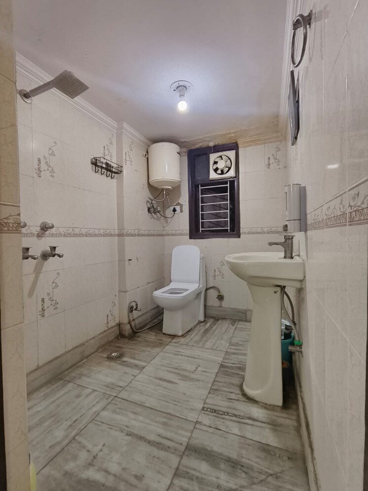 Bathroom, malviya nagar 2 Bedroom 800 Sq.Ft. Builder Floor In Malviya Nagar Delhi 9475596