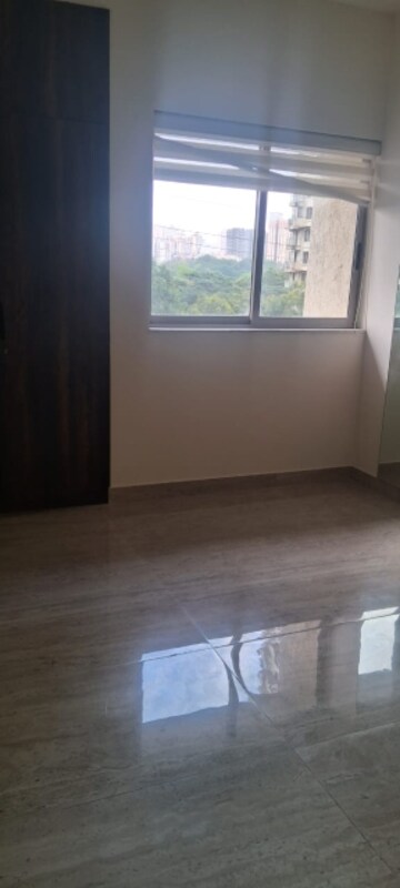 Room in 3 BHK Apartment at Lodha Luxuria Priva, Majiwada – for Sale