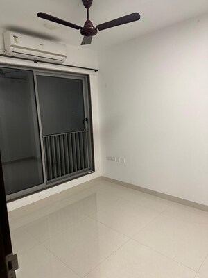 Room in 2 BHK Apartment at Sunteck City Avenue 4, Goregaon West – for Rent