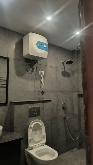 Bathroom in 3 BHK Builder Floor at DLF The Icon, Dlf Phase V – for Rent