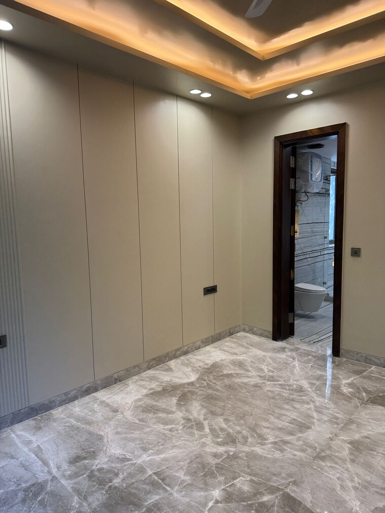 Room, greater kailash i 4 Bedroom 500 Sq.Yd. Builder Floor In Greater Kailash I Delhi 9475623