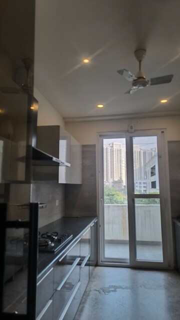 Building Lobby in 3 BHK Builder Floor at DLF The Icon, Dlf Phase V – for Rent