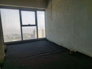 Room in 4 BHK Apartment at Peninsula Salsette 27, Byculla – for Sale
