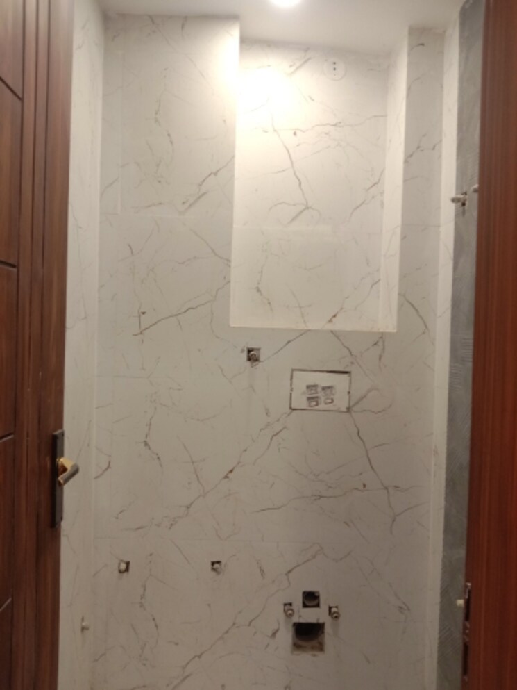 Bathroom, dwarka mor 3 Bedroom 630 Sq.Ft. Builder Floor In Dwarka Mor Delhi 9476099