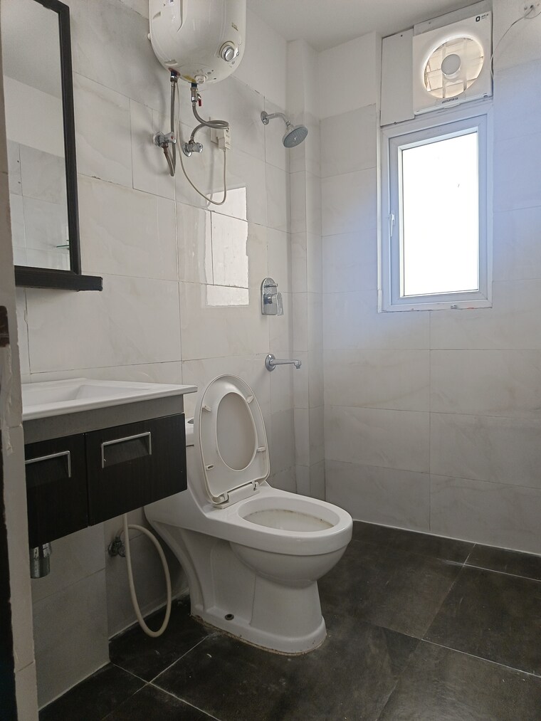 Bathroom, tulip-violet 3 Bedroom 1578 Sq.Ft. Apartment In Sector 69 Gurgaon 9476142