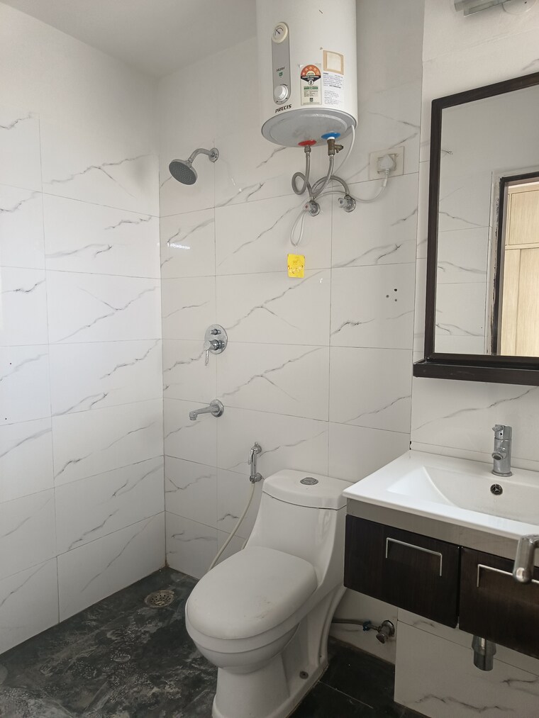Bathroom, tulip-violet 3 Bedroom 1578 Sq.Ft. Apartment In Sector 69 Gurgaon 9476142