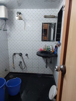 Furnished Amenities in 2 BHK Apartment at Shiv Niketan And Mayani Manor CHS, Andheri East – for Rent