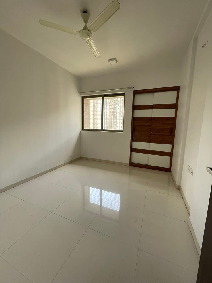 Room, provident-palmvista 1 Bedroom 395 Sq.Ft. Apartment In Daighar Gaon Thane 9476405