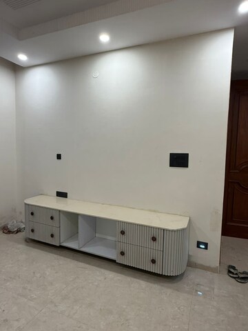 Furnished Amenities in 4 BHK Villa at Sector 123 – for Sale