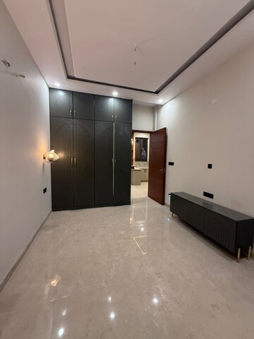 Room in 4 BHK Villa at Sector 123 – for Sale