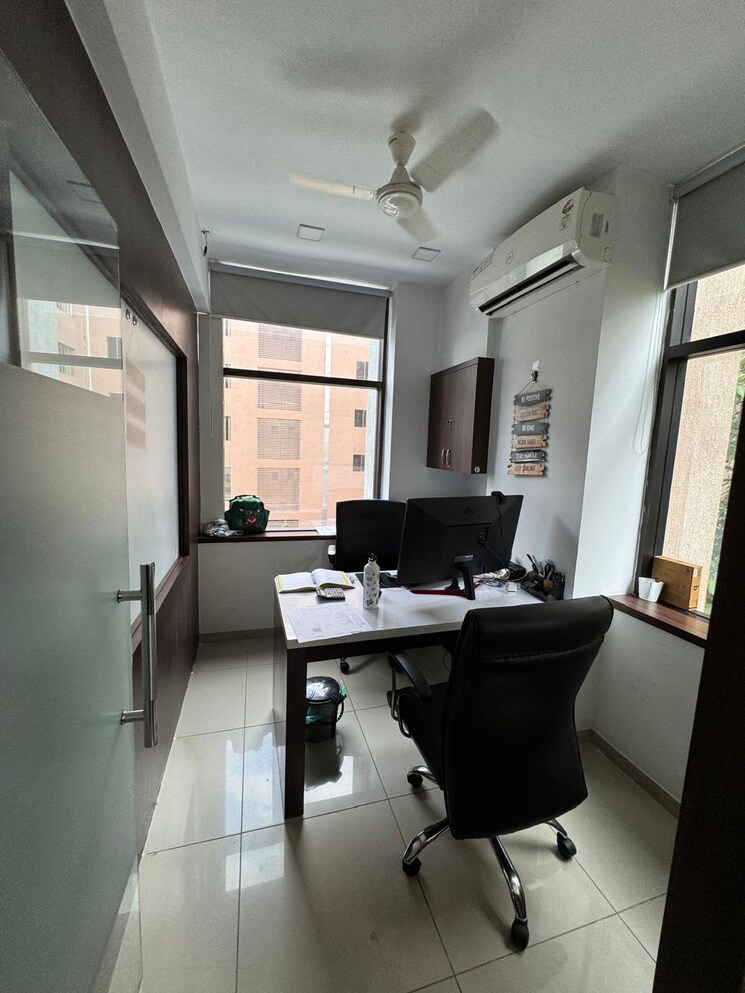 Team Area, shilp-arista Commercial Office Space 864 Sq.Ft. In Bodakdev Ahmedabad 9476172