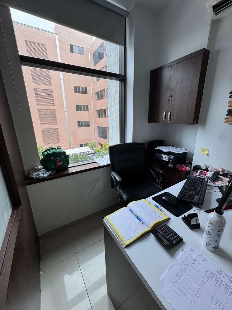 Team Area, shilp-arista Commercial Office Space 864 Sq.Ft. In Bodakdev Ahmedabad 9476172