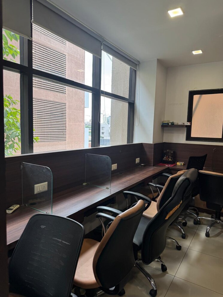 Team Area, shilp-arista Commercial Office Space 864 Sq.Ft. In Bodakdev Ahmedabad 9476172
