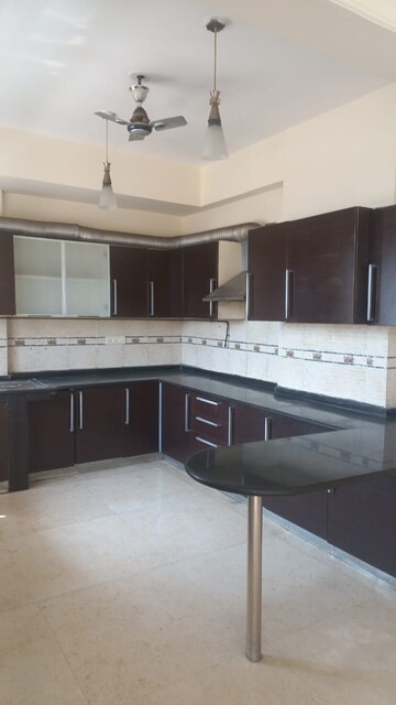 Kitchen in 3 BHK Apartment at Parsvnath Green Ville, Sector 48 – for Rent