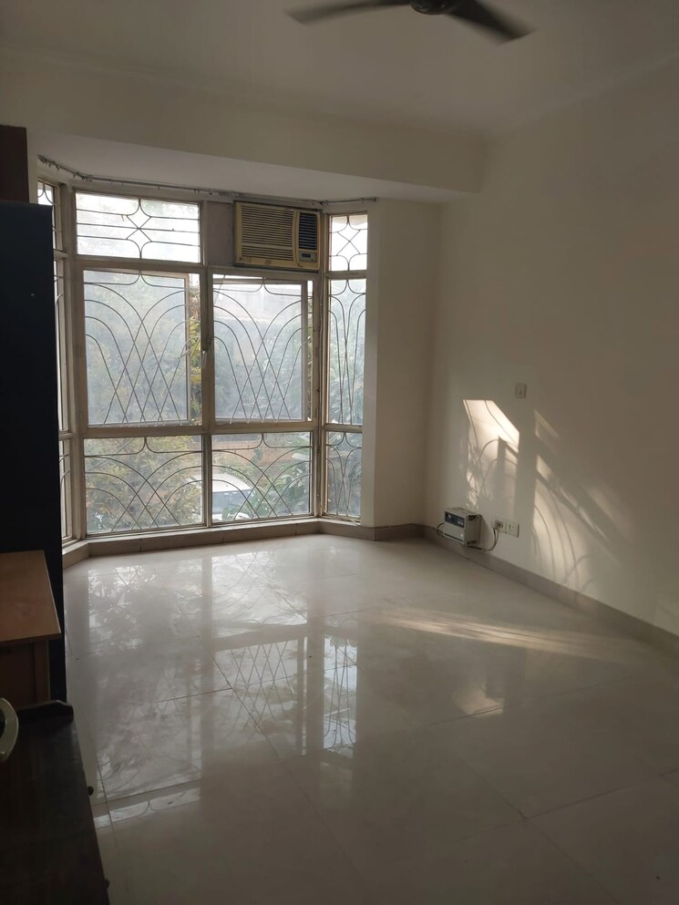 Room, parsvnath-green-ville 3 Bedroom 1945 Sq.Ft. Apartment In Sector 48 Gurgaon 9476275