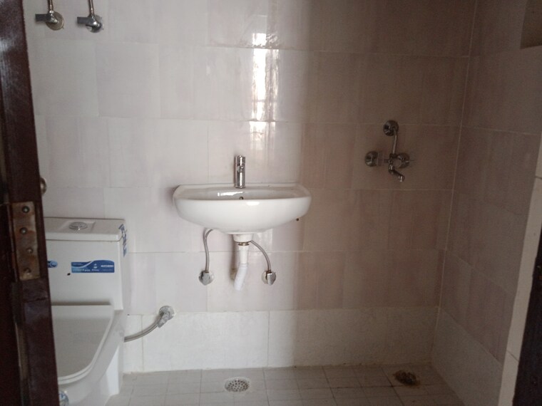 Bathroom, advitya-homes 1 Bedroom 375 Sq.Ft. Apartment In Sector 143 Faridabad 9476436