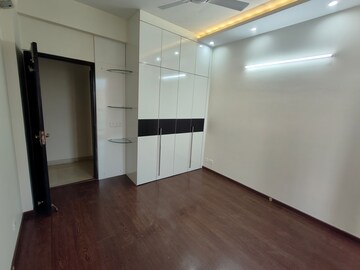 Room in 3 BHK Apartment at Paras Irene, Sector 70a – for Rent