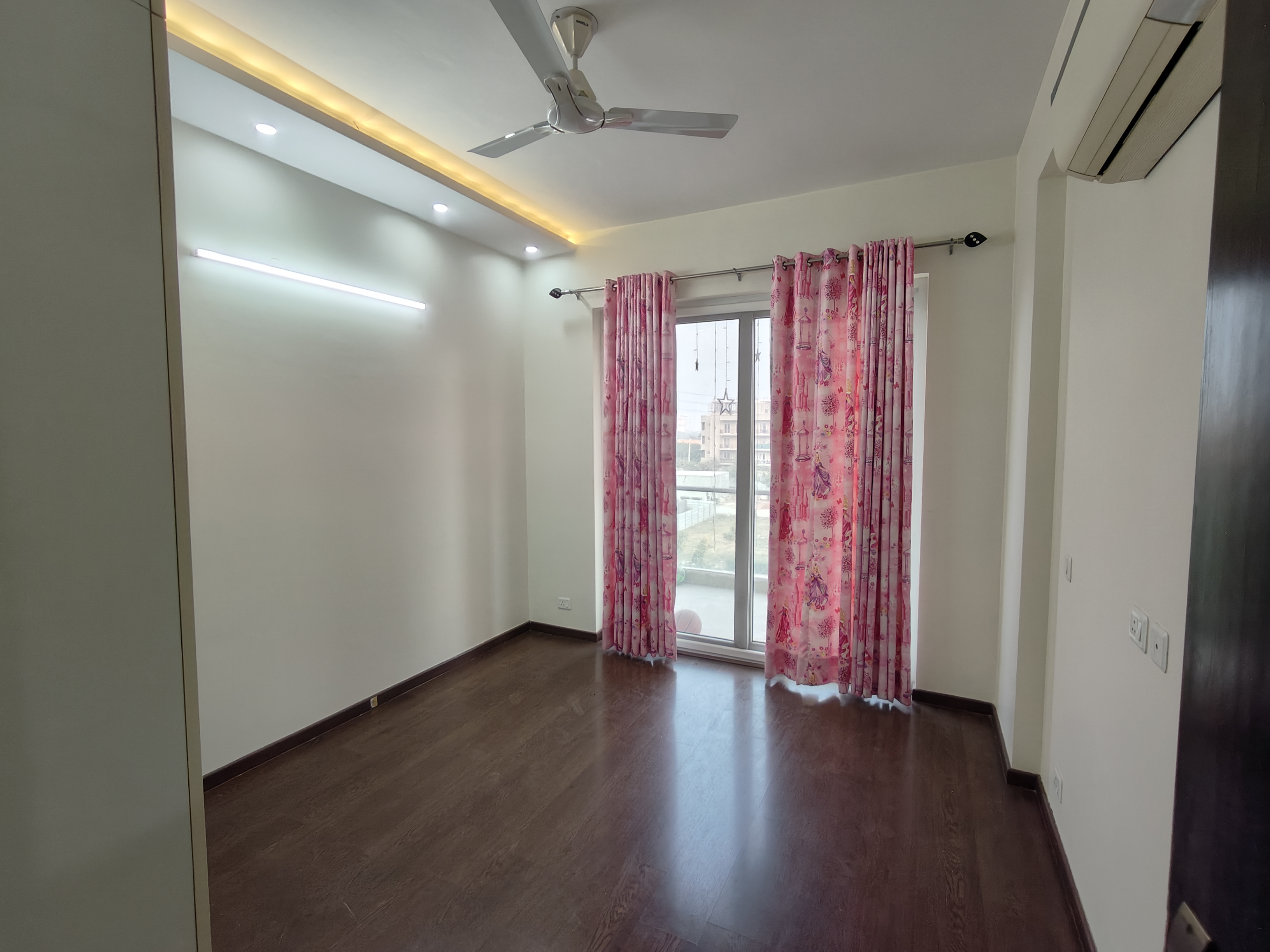 3 BHK + Servant Room 1830 Sq.Ft. Apartment in Paras Irene