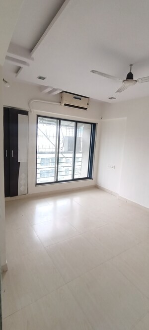 Room in 2.5 BHK Apartment at Mahagun Mywoods, Sector 16c Greater Noida – for Rent
