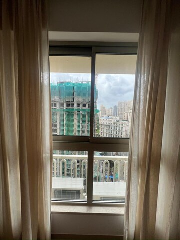 Room in 2 BHK Apartment at Hiranandani Highland, Powai – for Rent