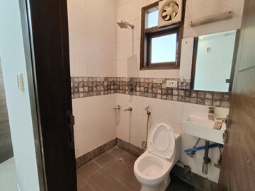 Bathroom in 1 RK Builder Floor at Queens Plaza, Sector 43 – for Rent
