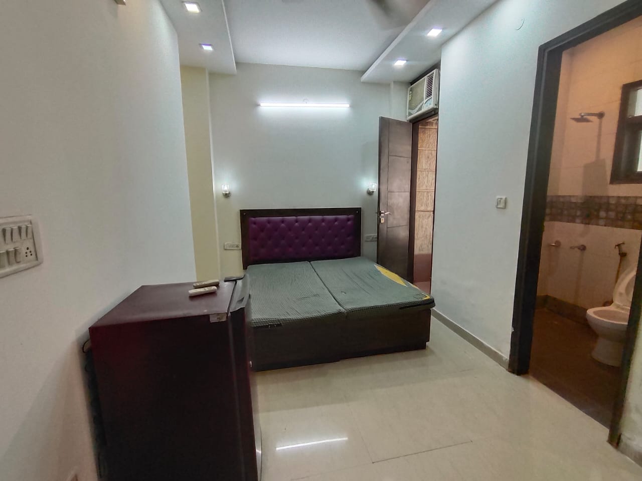 1 Rk+ Extra Room Builder Floor For Rent in Queens Plaza